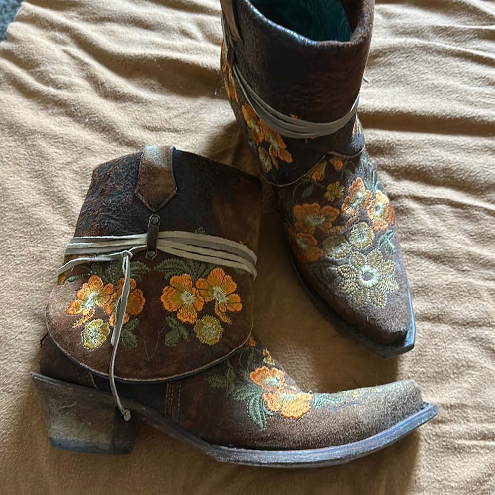 Coral boots